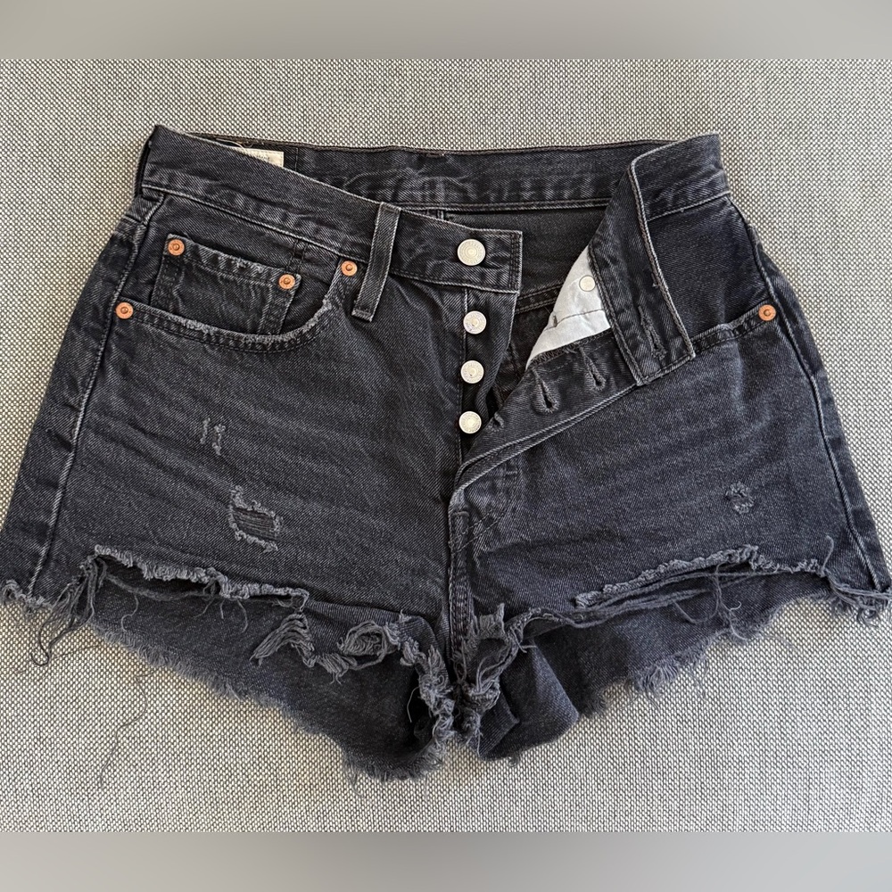 Levi’s 501 high rise shorts - size 26